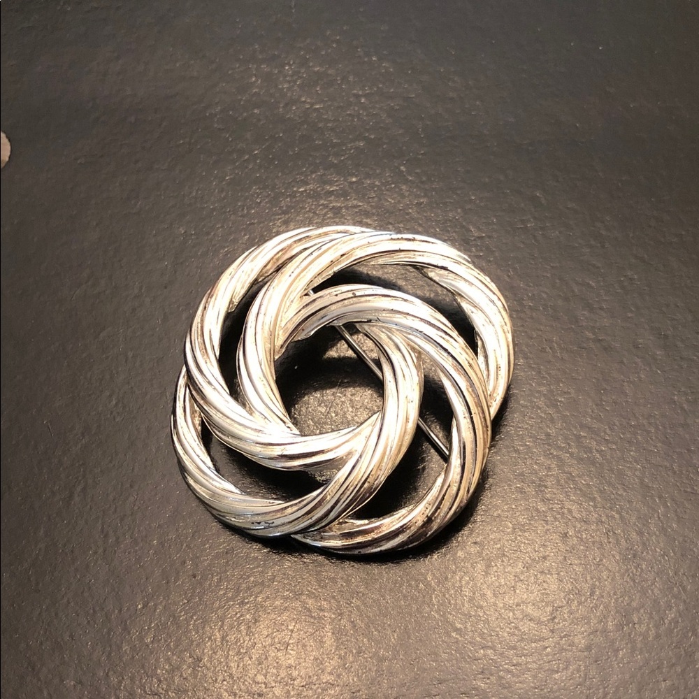 Vintage Twisted Rope Circle Brooch - Silver Tone